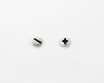 Niet-overeenkomende kleine SCHROEFbouten in sterlingzilver. Mix & Match schroefoorbellen. Tweede piercingoorbellen van 4 mm. Hardware-oorbel voor mannen en vrouwen