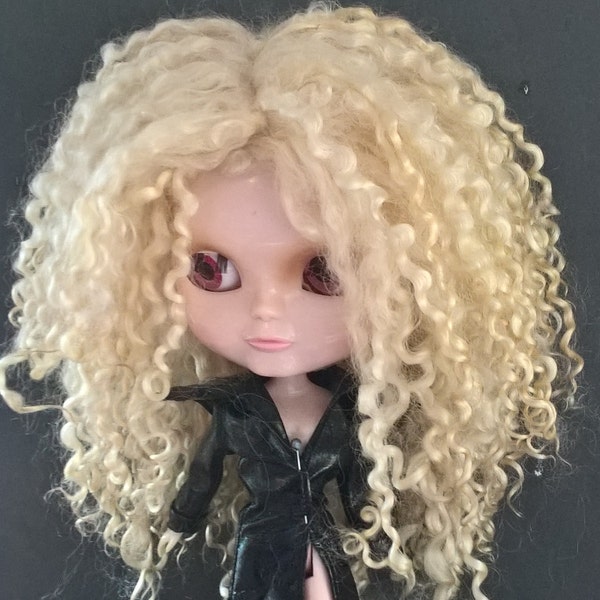 Doll Wig in Light Blonde Teaswater Locks