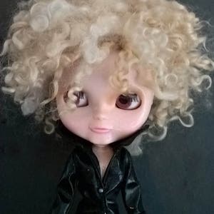 Doll Wig in Light blonde Teaswater short Locks