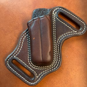Funda multiherramienta tipo panqueque con parte superior abierta e inclinada