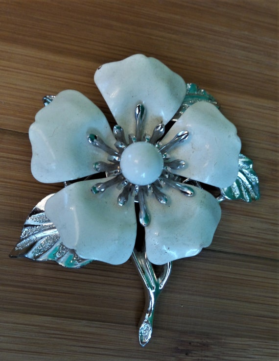 Sarah Coventry White Enamel Flower Brooch - image 2