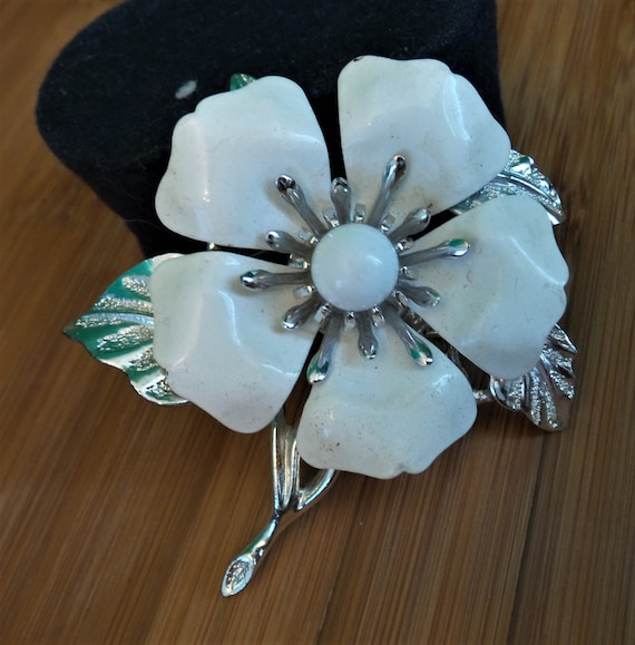 Sarah Coventry White Enamel Flower Brooch - image 1