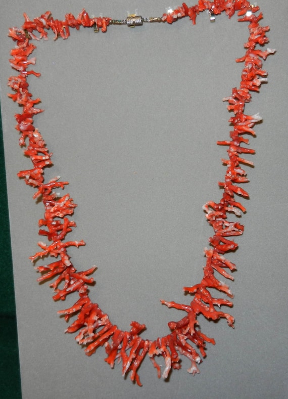 Necklace Vilntage Red Branch Coral