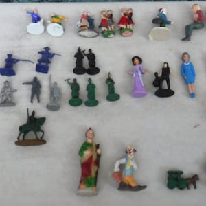 Vintage Lot of Tiny Figures