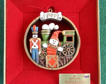 Hallmark 1977 Nostalgia Ornament