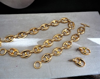 Vintage 3 Piece Gold Tone Jewelry Set Necklace,Earrings, and Bracelet