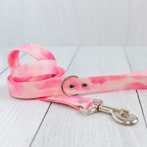Lichtroze aquarel hondenriem, vrouwelijke hondenriem, girly roze hondenriem, hondenriem meisje, nieuwe hond moeder cadeau, Zaley-ontwerpen, zware riem