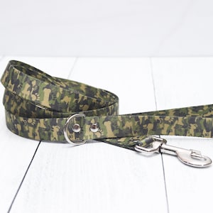 Camo Hundeleine, Camouflage Hundeleine, Männliche Hundeleine, Grüne Hundeleine, Grüne Camouflage, Hundeknochen, Pfotenabdrücke, Zaley Designs, Heavy Duty Hundeleine