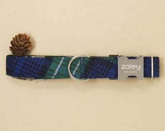 Granatowo-zielona obroża dla psa | Jesienna flanelowa obroża dla psa | Czarny zegarek w kratę tartan | Metalowa klamra z możliwością grawerowania