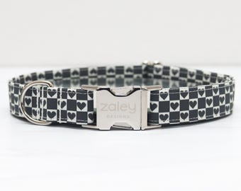 Hundehalsband mit Karo Herzen in Schwarz und Weiß: Metallschnalle, Baumwolle