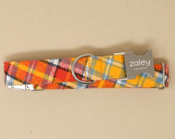 Jesienna flanelowa obroża dla psa w kratę | Jesienna obroża dla psa w kratę w kolorze nawłoci i czerwonej pomarańczy | Metalowa klamra z możliwością grawerowania