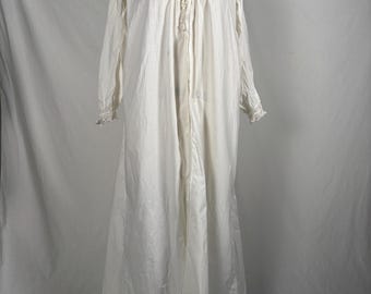 Camisón antiguo de algodón de la época victoriana/eduardiana con canesú de encaje.