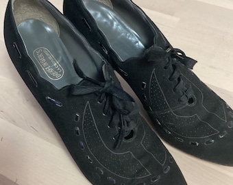 Vintage 1940s suede black pumps
