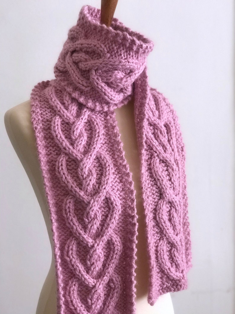 Heart Cable Knit Scarf Pattern image 1