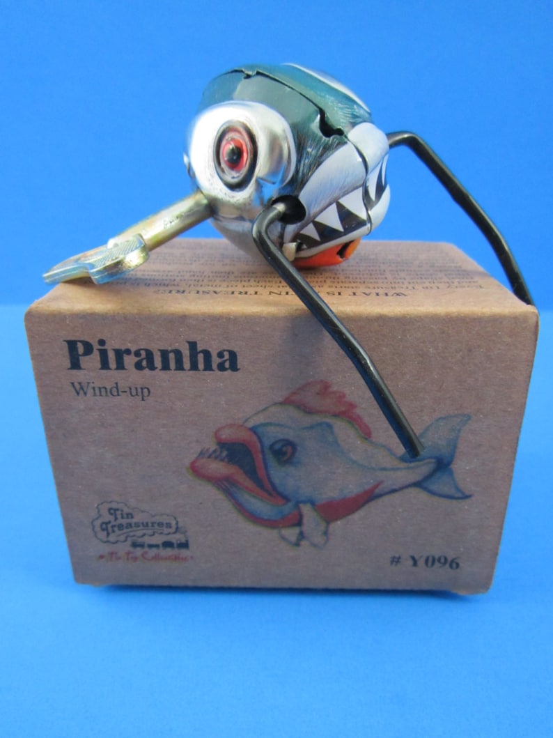 VINTAGE.. Works Great New Old Stock Cats Love Them To.. CRAZY PIRANHA Tin Wind Lithograph Toy Cat Toy !