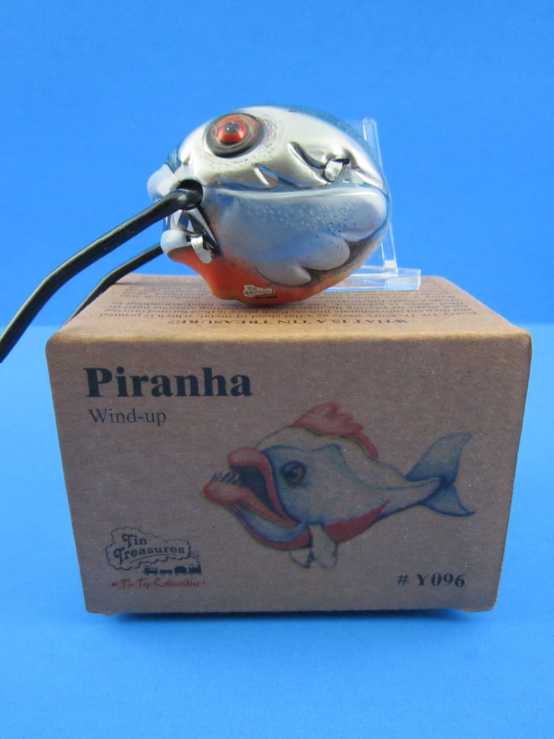 VINTAGE.. Works Great New Old Stock Cats Love Them To.. CRAZY PIRANHA Tin Wind Lithograph Toy Cat Toy !