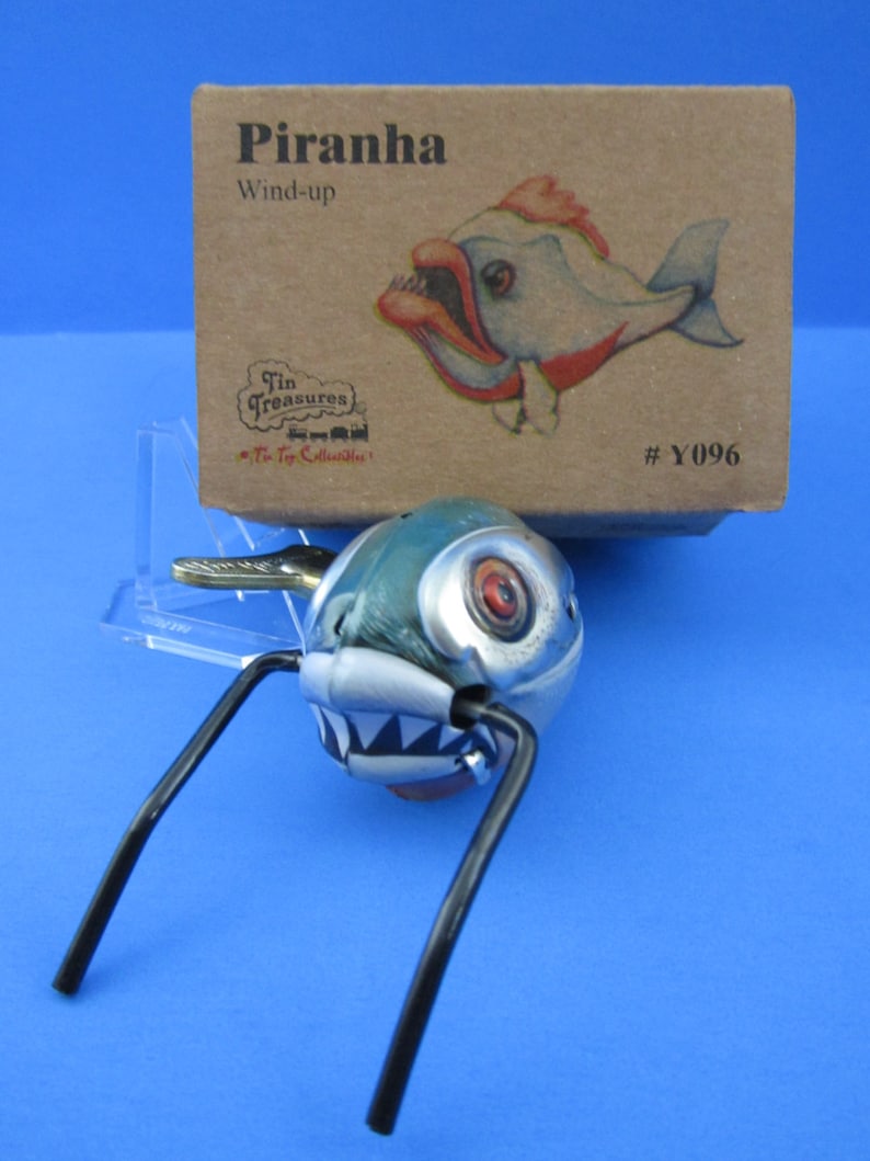 VINTAGE.. Works Great New Old Stock Cats Love Them To.. CRAZY PIRANHA Tin Wind Lithograph Toy Cat Toy !