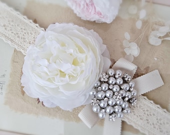 Beautiful wedding dog collar,white flower collar,handmade dog wedding collar,dog Photography prop,Birthday gift for dog.party dog collar.