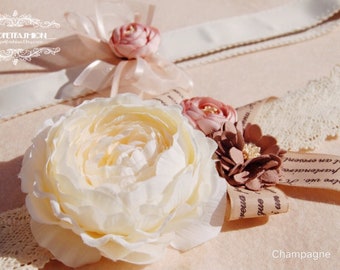 Vackert koppel för bröllopshund med champagneblommor, koppel för husdjursfest, koppel för hundbröllop. Hundkoppel med blommor. Födelsedagspresent till hund