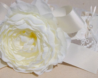 Cute wedding dog collar, Beautiful white and flower collar for lovely dog,handmade ivory white flower dog wedding collar.Birthday dog gift