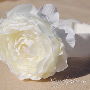 Modern ivory white panne velvet dog collar,wedding dog collar.party dog collar.Ivory white flower dog collar, Pet Birthday gift.dog collar