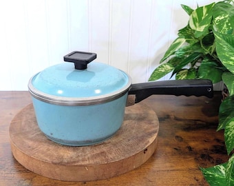 Vintage Turquoise Aluminum Club Pot with Lid, MCM Kitchen