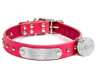 Personalisiertes Nietenhalsband aus rosa Leder, silberfarbene Kuppelnieten, graviertes Namensschild aus Edelstahl, passender runder ID-Anhänger