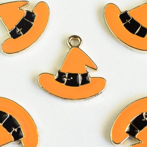 Witch Hat Charm, Orange Enamel Hat With Buckle, Gold Tone, 17mm x 17mm - 4 pieces (1329)