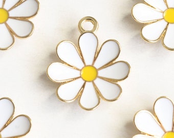 White Daisy Flower Charms, Enamel On Gold Toned Metal, 19mm x 15mm - 4 pieces (1177)