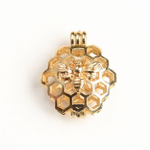 Honeycomb Locket, Honey Bee Pendant, Gold Tone, 23mm x 21mm - 2 pieces (1536)