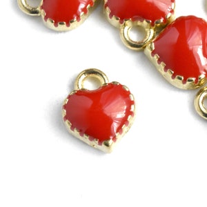 Tiny Red Heart Charms, Enamel gold tone 7x8mm - 10 pieces (118GR)
