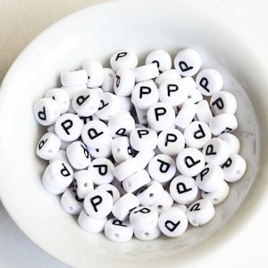 Letter P Acrylic Alphabet Beads: White with Black Initial (100 Pieces)