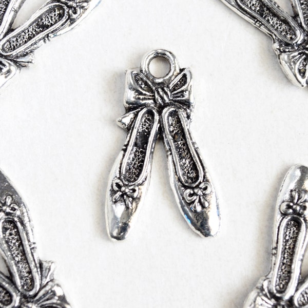 10 Ballet Slipper Charms, Silver Tone Dance Charm, 20x11mm (1951)