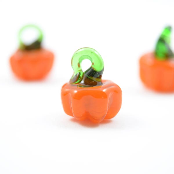 Glass Pumpkin Charm, Small Lampwork Beads, 5 pieces - 15mm (235)