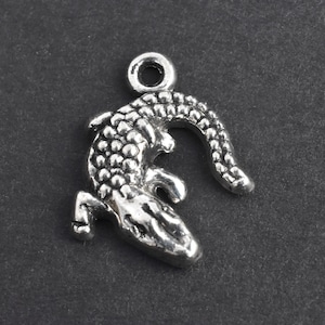 Alligator Charms, Crocodile Pendants, Silver Tone, 17mm x 14mm - 5 pieces (1515)