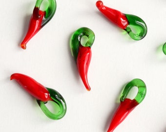 Red Chili Charms, Glass Pendants, 14-17mm - 10 pieces (987)