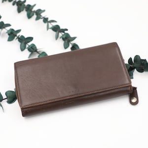 Cartera de mano con cremallera y tres pliegues para mujer de Coach