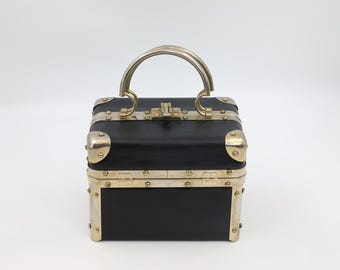 Torebka Fleurette Black Train Case – torebka typu box z lat 60. z metalowymi wykończeniami