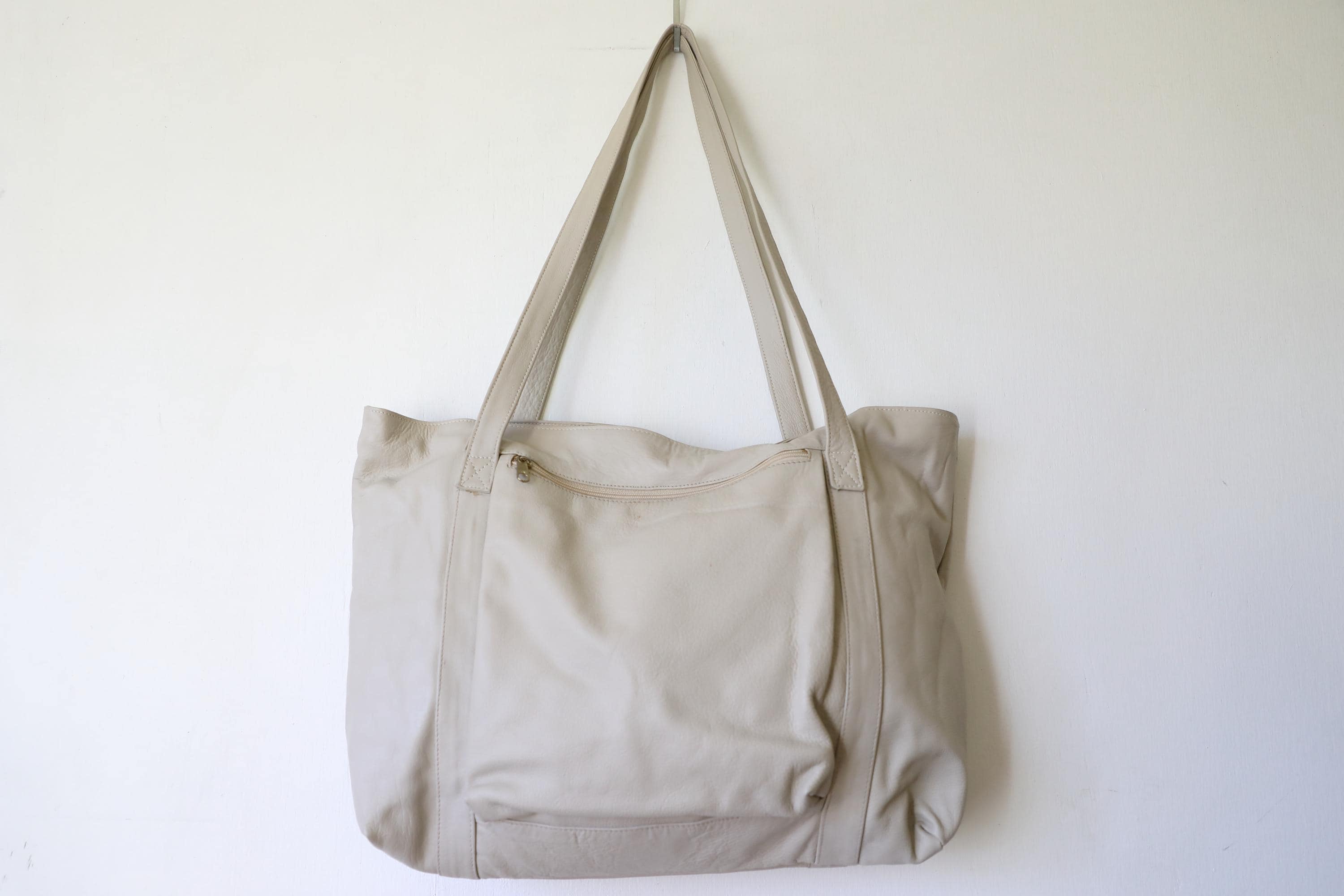 ベージュレザートートバッグ：ジッパーワーク、ウィークエンダー