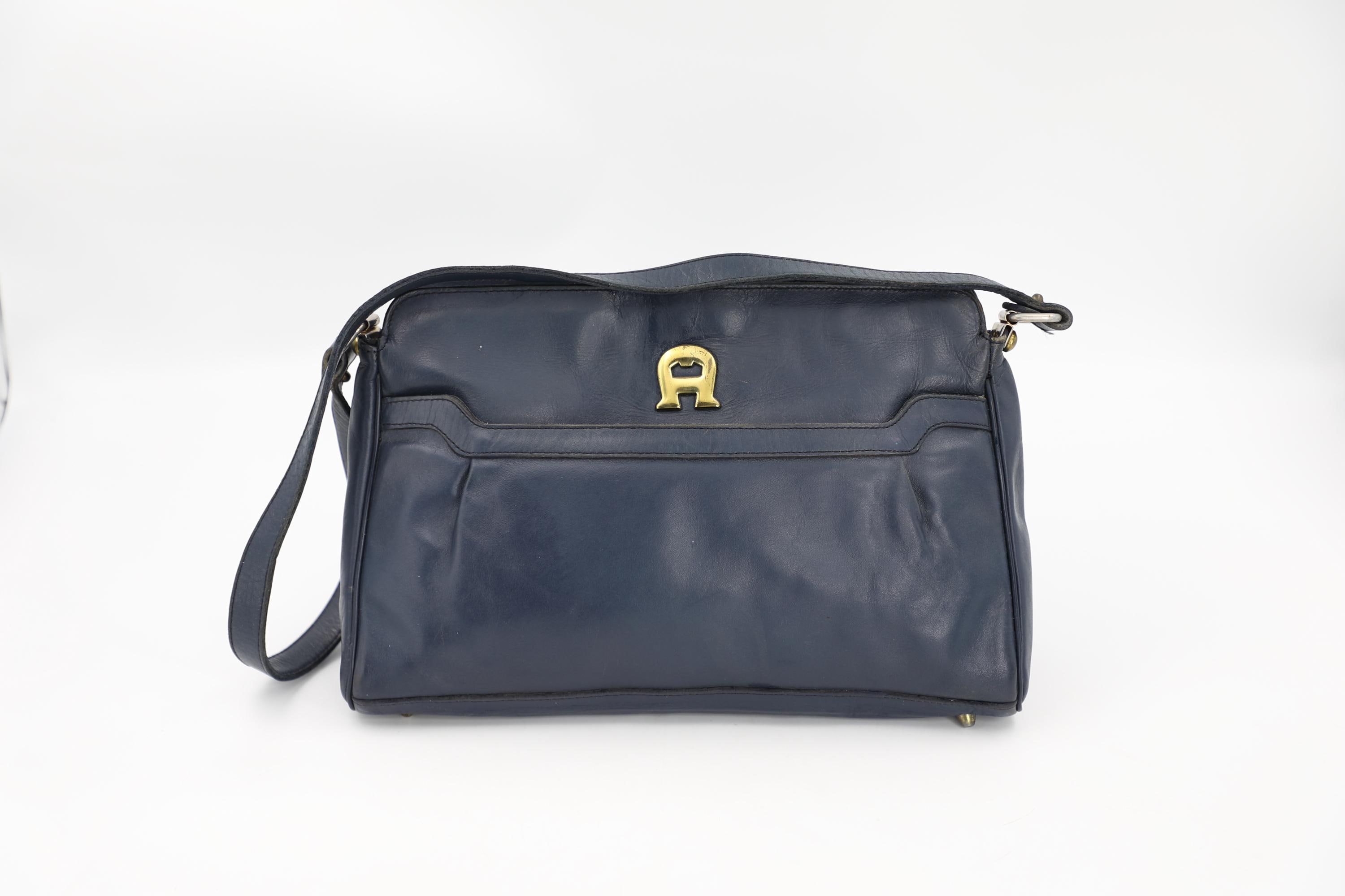 AIGNER ネイビー レザー ショルダーバッグ Aigner Navy Bag - Etsy