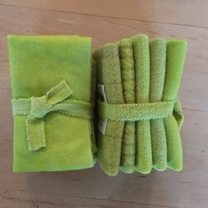 1 "Rabbit Hill Green" dyed rug hooking wool fabric Fat Quarter 100% Wool 