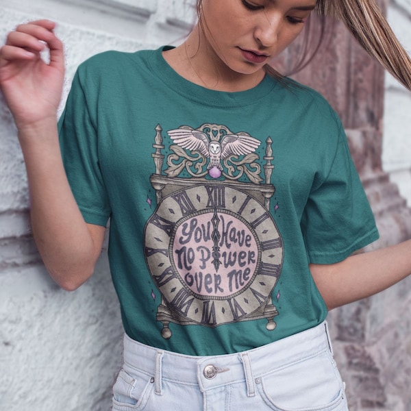 No tienes energía // Reloj de 13 horas // Owl Labyrinth Crystal Ball // Camiseta ligera unisex Triblend