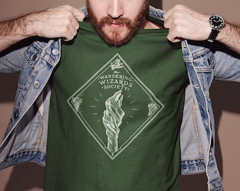 De grijze tovenaar / The Wandering Wizards Society | Uniseks klassiek T-shirt met korte mouwen | Witte inkt