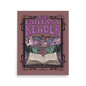 Puede incluir: Una ilustraci&oacute;n de un libro abierto con un paisaje de fantas&iacute;a en su interior. El libro est&aacute; rodeado de cristales y flores. El texto "The Fantasy Reader" est&aacute; en la parte superior de la imagen.