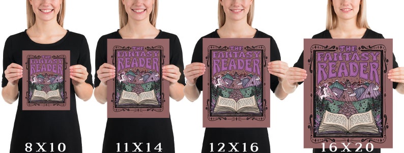 Puede incluir: Un p&oacute;ster imprimible con una ilustraci&oacute;n de estilo vintage de un libro abierto con un paisaje morado y verde. El texto "The Fantasy Reader" est&aacute; en una fuente morada con un borde decorativo.
