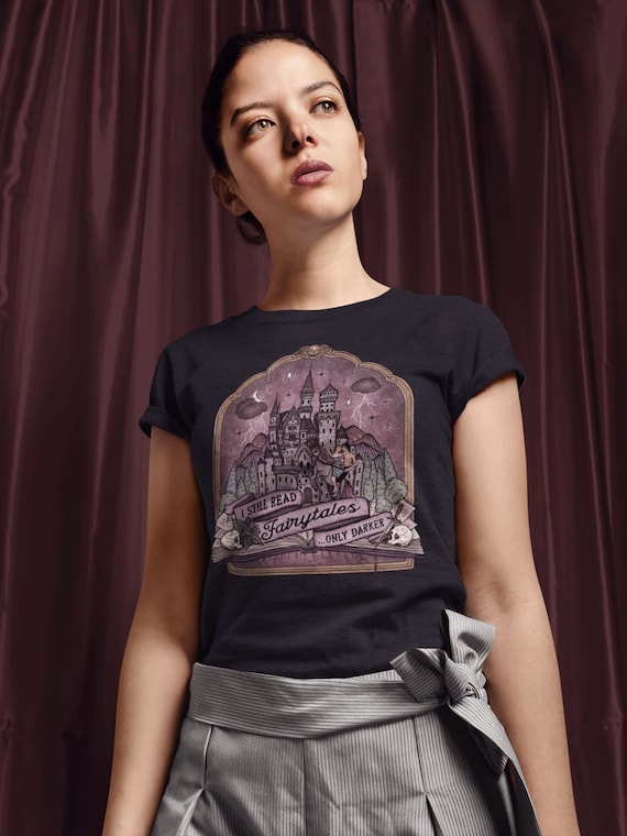 I Still Read Fairytales...Only Darker // Dark Romance Reader / Gothic Romance / Dark Fantasy Romantasy | Unisex Lightweight Triblend T-shirt