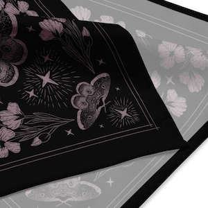 Bandana // Mystische Motte, dreifache Mondgöttin, Phlox Blumen All-over-print Bandana Einseitig / Polyester Bild 9