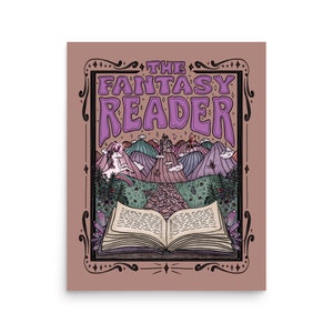 Puede incluir: Una ilustraci&oacute;n de un libro abierto con un paisaje de fantas&iacute;a en su interior. El libro est&aacute; rodeado de cristales y un camino conduce a un castillo en la distancia. El texto "THE FANTASY READER" est&aacute; en la parte superior de la imagen.