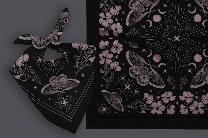 Bandana // Mystische Motte, dreifache Mondgöttin, Phlox Blumen All-over-print Bandana Einseitig / Polyester Bild 1