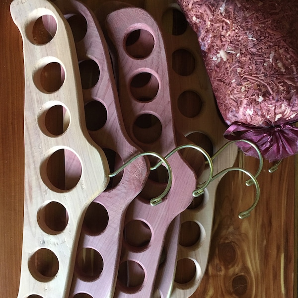 Cedar scarf hangers